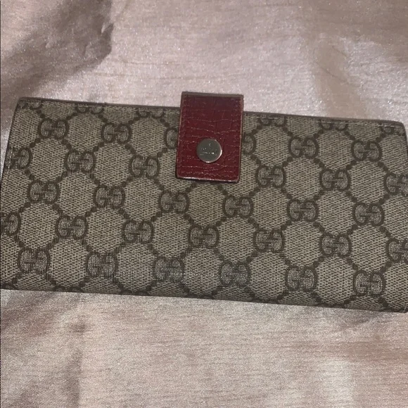 Gucci Tan coated canvas wallet  Signature Monogram Great condition authentic - Picture 6 of 15